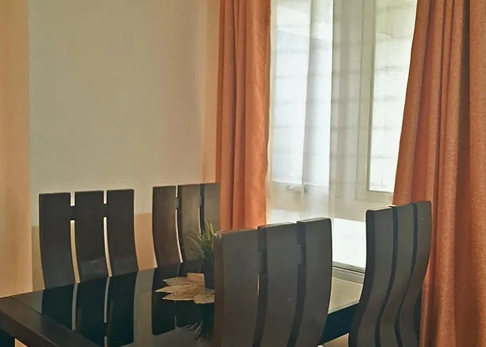 2br Staycation With Movie Projector Apartment